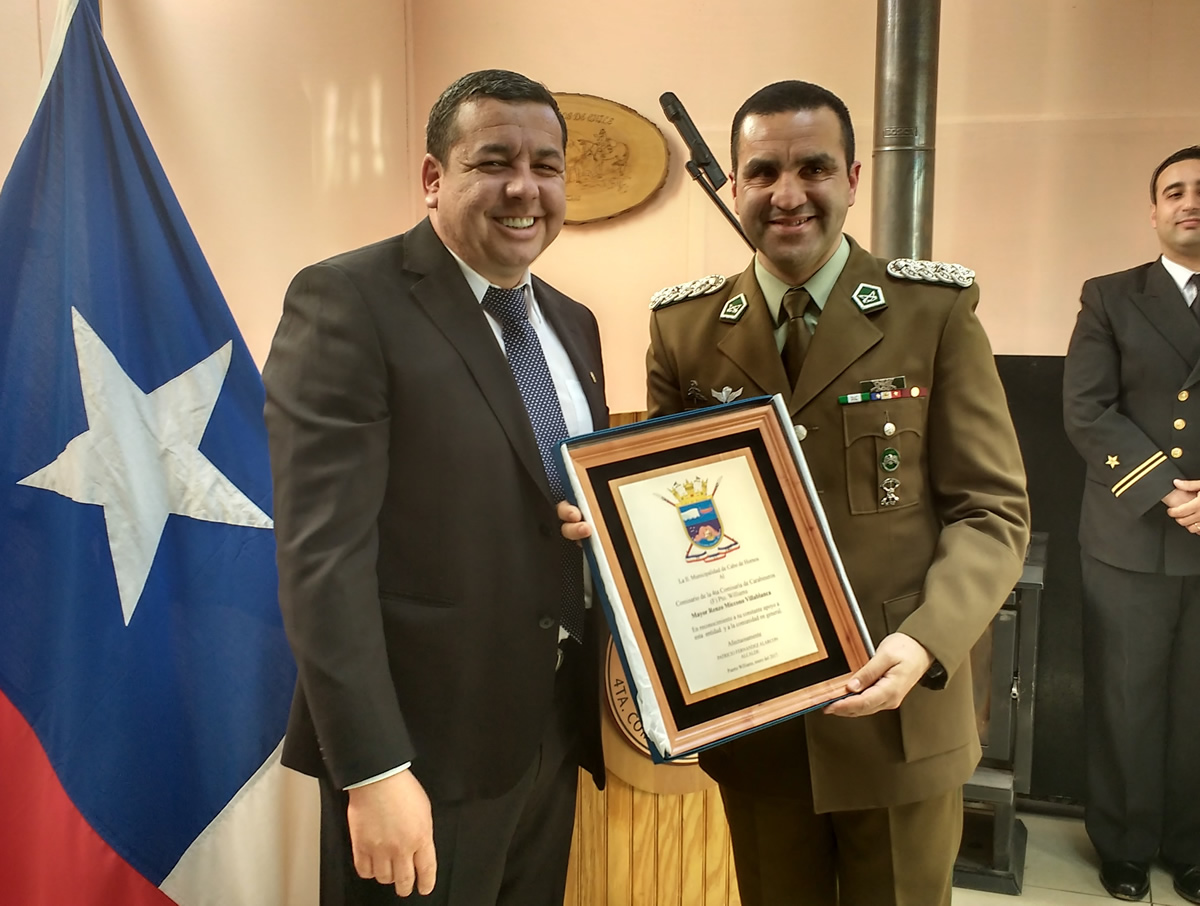 MAYOR ANDRÉS MICCONO ENTREGÓ EL MANDO DE LA 4TA COMISARÍA DE PUERTO WILLIAMS A CAPITÁN CARLOS PEREIRA
